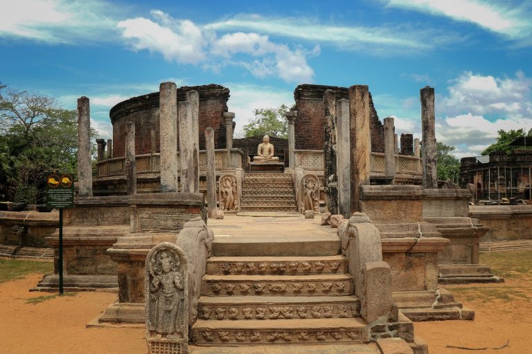 Poḷonnaruwa is the main town of Polonnaruwa District in North Central Province, Sri Lanka.