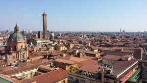 Bologna, Italia: Una Città di Cultura, Anima e Arte