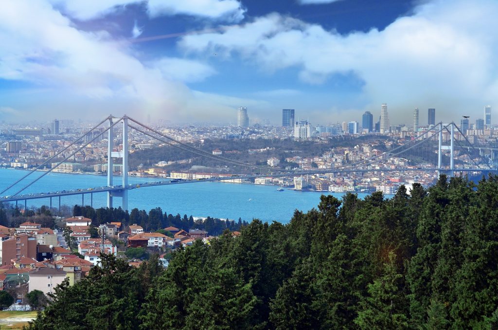 Istanbul-Turkey, A City Attaching Two Continents by Evro-photography via Pixabay