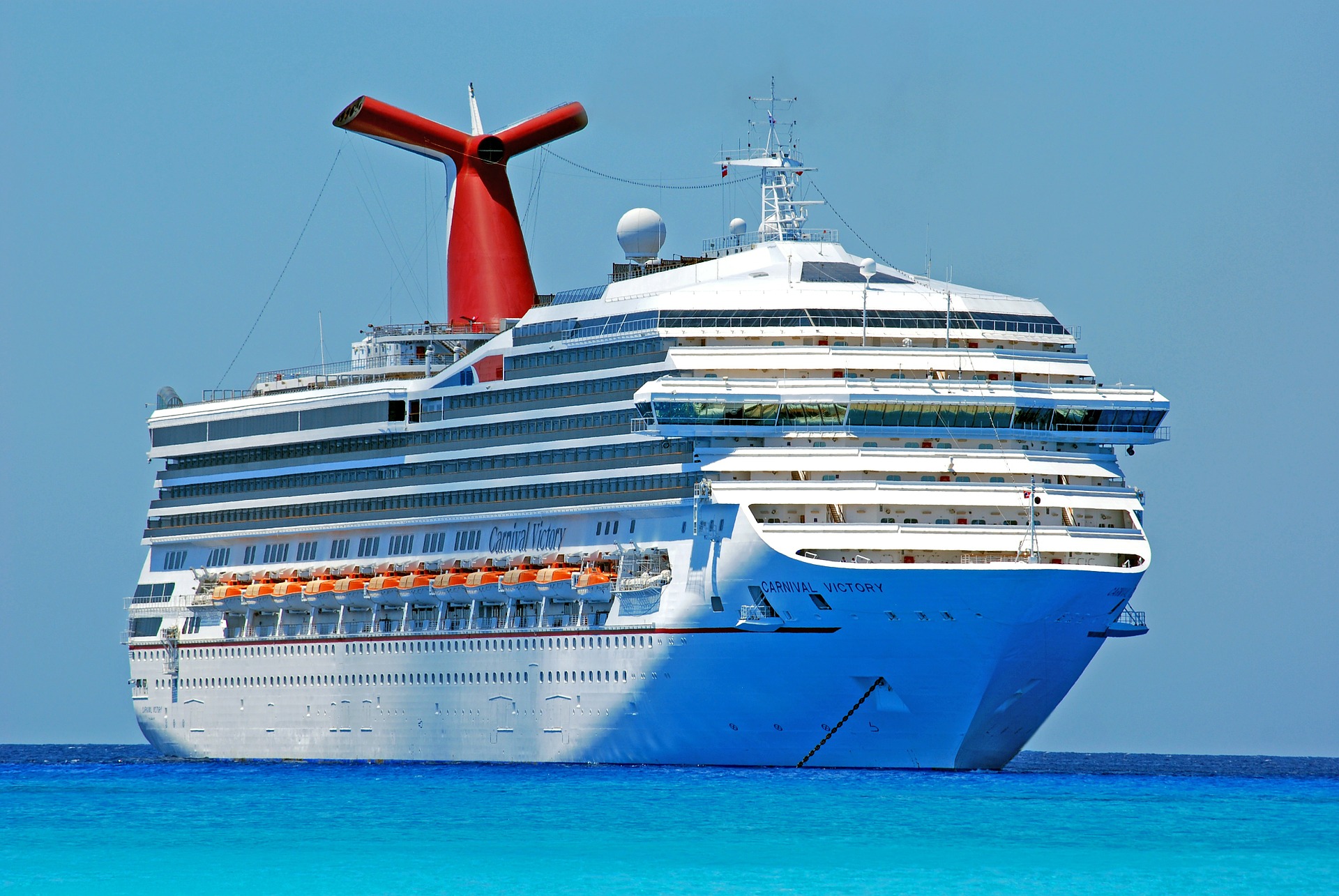 Read more about the article The Advantages and Disadvantages of Cruises