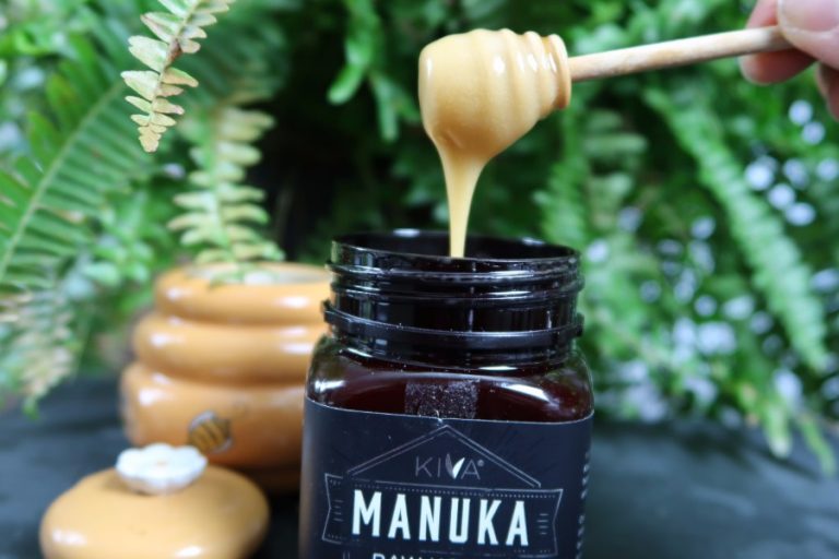 Chewing a small comb of Manuka honey improves dental properties by Ryan Merce via Flickr