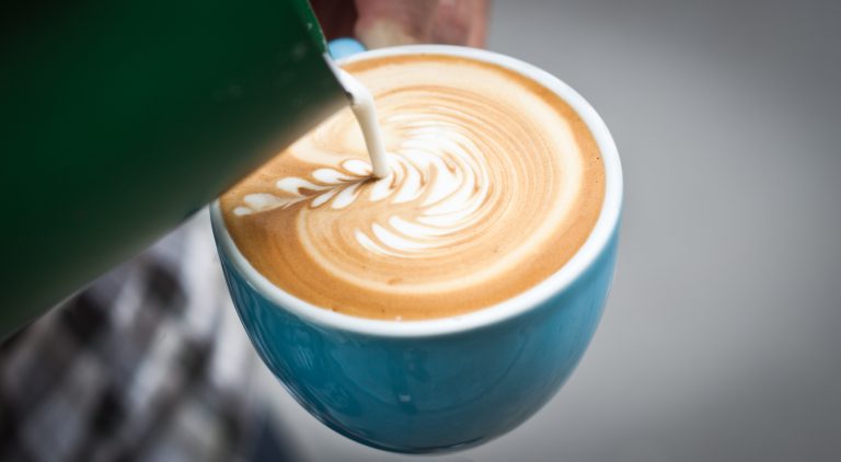 what is in a flat white