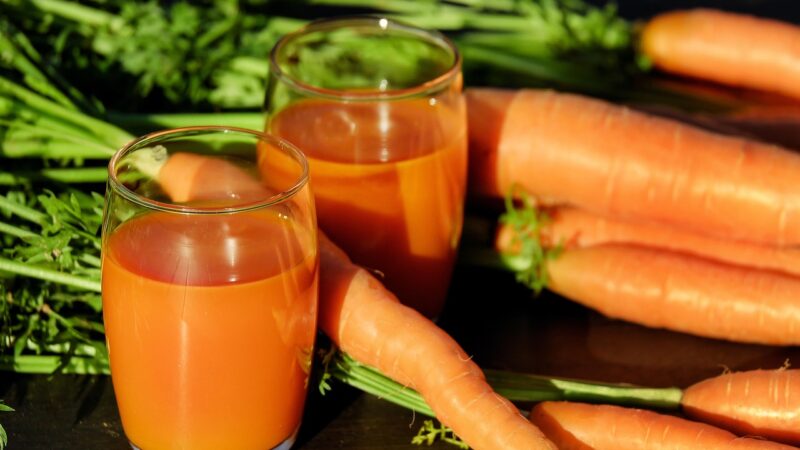 Organic Carrots and Their Juice